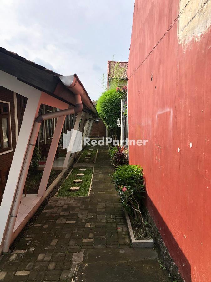 يوغياكارتا Rifka Annisa Guesthouse Syariah Redpartner المظهر الخارجي الصورة